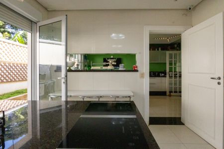 Casa à venda com 900m², 8 quartos e 6 vagas Casa à venda com 900m², 8 quartos e 6 vagasCozinha