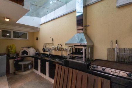 Casa à venda com 900m², 8 quartos e 6 vagas Casa à venda com 900m², 8 quartos e 6 vagasChurrasqueira