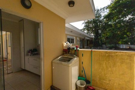 Casa à venda com 900m², 8 quartos e 6 vagas Casa à venda com 900m², 8 quartos e 6 vagasÁrea de Serviço