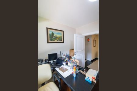 Casa à venda com 900m², 8 quartos e 6 vagas Casa à venda com 900m², 8 quartos e 6 vagasQuarto