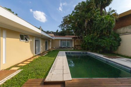 Casa à venda com 900m², 8 quartos e 6 vagas Casa à venda com 900m², 8 quartos e 6 vagasÁrea piscina