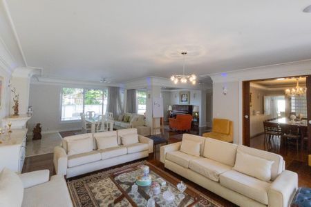 Casa à venda com 900m², 8 quartos e 6 vagas Casa à venda com 900m², 8 quartos e 6 vagasSala de estar 2