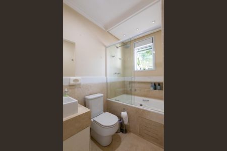 Casa à venda com 900m², 8 quartos e 6 vagas Casa à venda com 900m², 8 quartos e 6 vagasBanheiro da Suíte 4