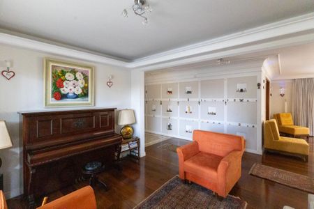 Casa à venda com 900m², 8 quartos e 6 vagas Casa à venda com 900m², 8 quartos e 6 vagasSala de estar 1
