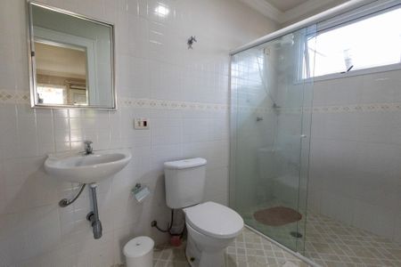 Casa à venda com 900m², 8 quartos e 6 vagas Casa à venda com 900m², 8 quartos e 6 vagasBanheiro de Serviço 4