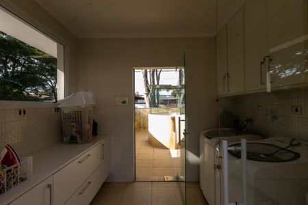 Casa à venda com 900m², 8 quartos e 6 vagas Casa à venda com 900m², 8 quartos e 6 vagasÁrea de Serviço