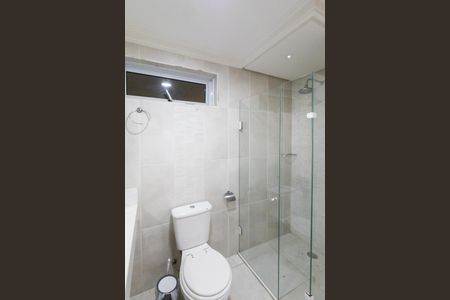 Casa à venda com 900m², 8 quartos e 6 vagas Casa à venda com 900m², 8 quartos e 6 vagasBanheiro de Serviço 2