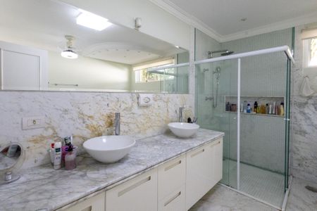 Casa à venda com 900m², 8 quartos e 6 vagas Casa à venda com 900m², 8 quartos e 6 vagasBanheiro da Suíte 3