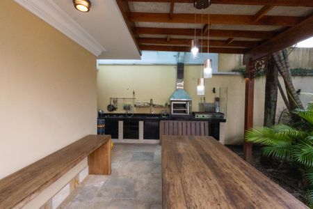 Casa à venda com 900m², 8 quartos e 6 vagas Casa à venda com 900m², 8 quartos e 6 vagasChurrasqueira