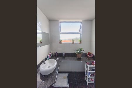 Apartamento à venda com 110m², 3 quartos e 1 vaga Apartamento à venda com 110m², 3 quartos e 1 vagaBanheiro Social