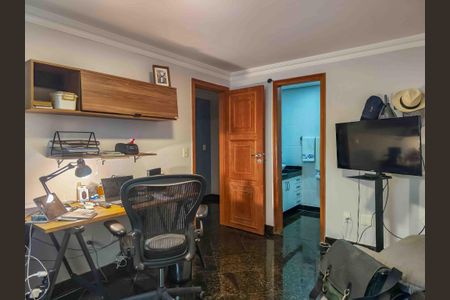 Apartamento à venda com 326m², 4 quartos e 3 vagasSuíte 2