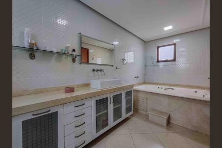 Apartamento à venda com 326m², 4 quartos e 3 vagasBanheiro da Suíte 3