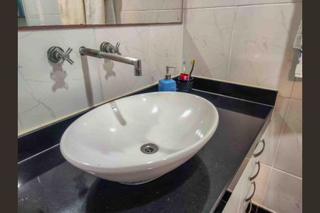 Apartamento à venda com 326m², 4 quartos e 3 vagasBanheiro da Suíte 2