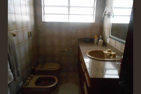 Casa à venda com 221m², 2 quartos e 2 vagas