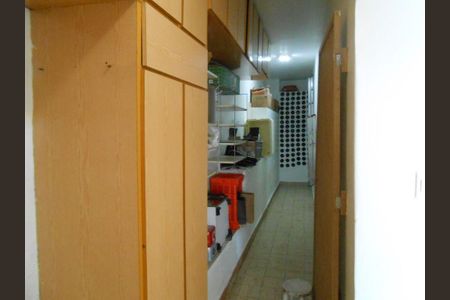Casa à venda com 221m², 2 quartos e 2 vagas