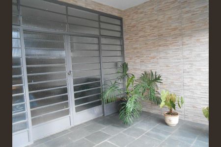 Casa à venda com 221m², 2 quartos e 2 vagas