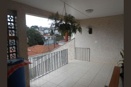 Casa à venda com 221m², 2 quartos e 2 vagas