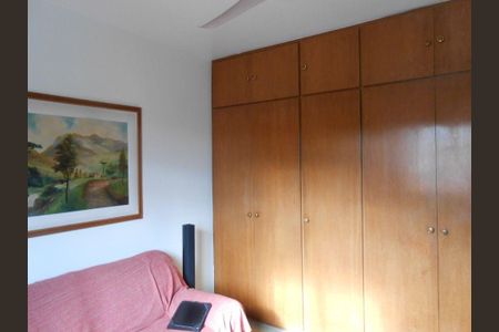 Casa à venda com 221m², 2 quartos e 2 vagas