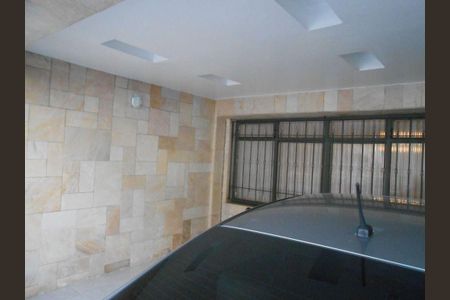 Casa à venda com 221m², 2 quartos e 2 vagas