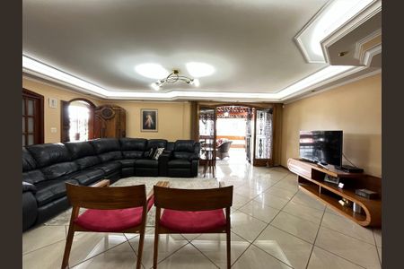 Casa à venda com 332m², 3 quartos e 4 vagas