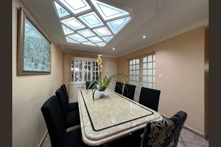 Casa à venda com 332m², 3 quartos e 4 vagas