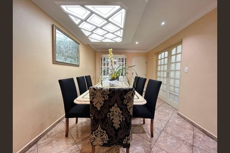 Casa à venda com 332m², 3 quartos e 4 vagas