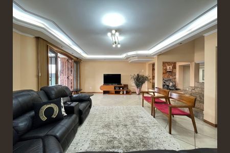 Casa à venda com 332m², 3 quartos e 4 vagas