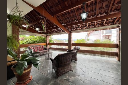 Casa à venda com 332m², 3 quartos e 4 vagas