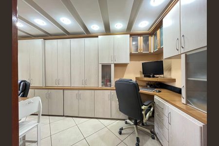 Casa à venda com 332m², 3 quartos e 4 vagas