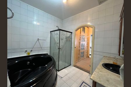Casa à venda com 332m², 3 quartos e 4 vagas