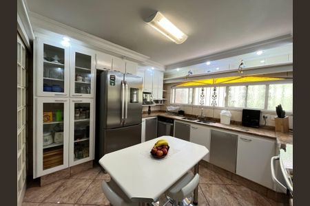 Casa à venda com 332m², 3 quartos e 4 vagas
