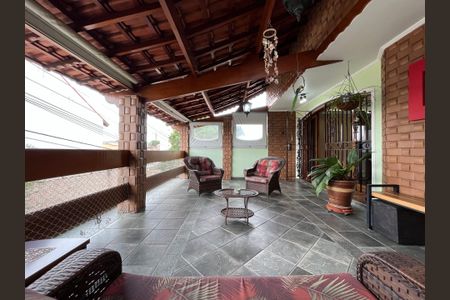 Casa à venda com 332m², 3 quartos e 4 vagas