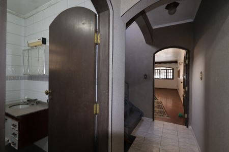 Casa à venda com 255m², 5 quartos e 2 vagasCorredor piso inferior