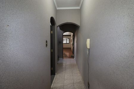 Casa à venda com 255m², 5 quartos e 2 vagasCorredor piso inferior