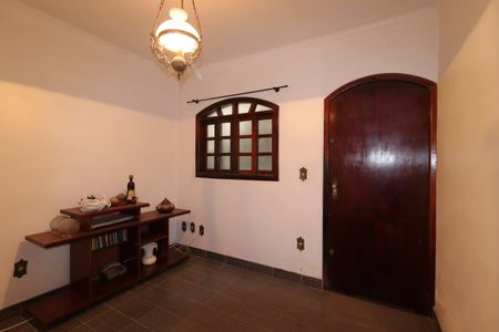 Casa à venda com 255m², 5 quartos e 2 vagasSaleta