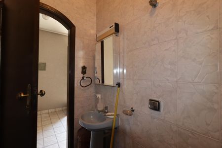 Casa à venda com 255m², 5 quartos e 2 vagasBanheiro da Suíte