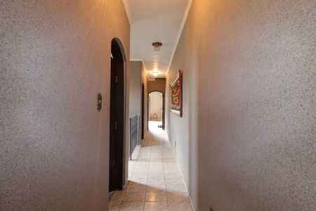 Casa à venda com 255m², 5 quartos e 2 vagasCorredor piso superior