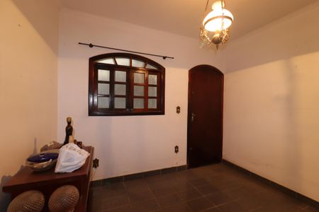 Casa à venda com 255m², 5 quartos e 2 vagasSaleta