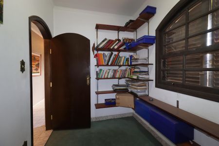 Casa à venda com 255m², 5 quartos e 2 vagasQuarto 2