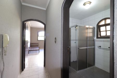 Casa à venda com 255m², 5 quartos e 2 vagasCorredor piso inferior