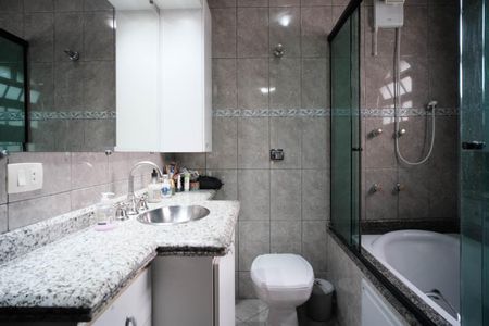 Apartamento à venda com 253m², 5 quartos e 2 vagasBanheiro da Suíte