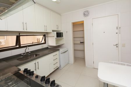 Apartamento à venda com 142m², 4 quartos e 3 vagas Apartamento à venda com 142m², 4 quartos e 3 vagasCozinha