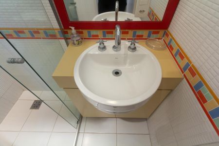 Apartamento à venda com 142m², 4 quartos e 3 vagas Apartamento à venda com 142m², 4 quartos e 3 vagasBanheiro da Suíte 2