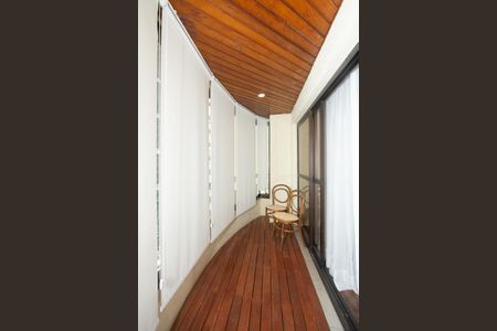 Apartamento à venda com 142m², 4 quartos e 3 vagas Apartamento à venda com 142m², 4 quartos e 3 vagasVaranda