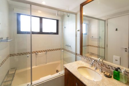 Apartamento à venda com 142m², 4 quartos e 3 vagas Apartamento à venda com 142m², 4 quartos e 3 vagasBanheiro da Suíte 3