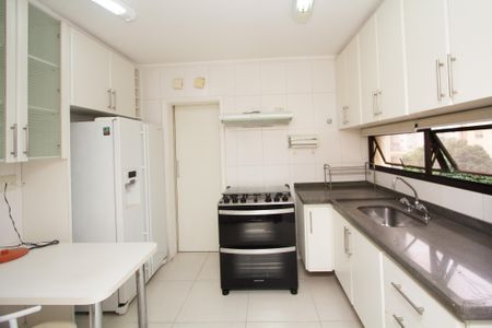 Apartamento à venda com 142m², 4 quartos e 3 vagas Apartamento à venda com 142m², 4 quartos e 3 vagasCozinha
