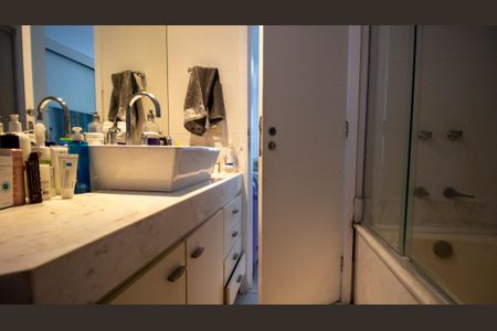 Casa de condomínio à venda com 300m², 4 quartos e 2 vagasBanheiro da Suíte 2