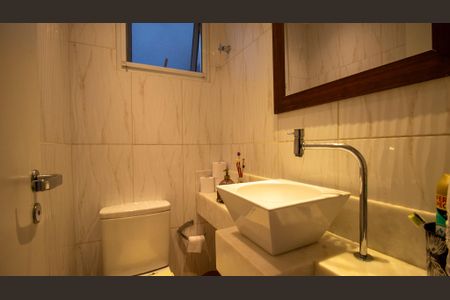 Casa de condomínio à venda com 300m², 4 quartos e 2 vagasLavabo Sala