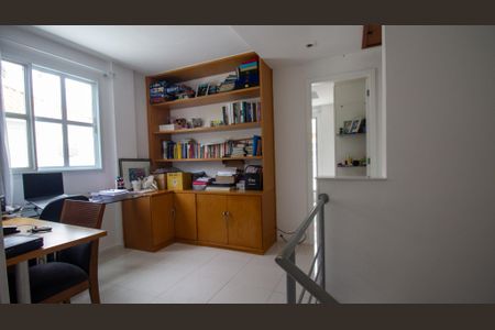 Casa de condomínio à venda com 300m², 4 quartos e 2 vagasHall dos Quartos