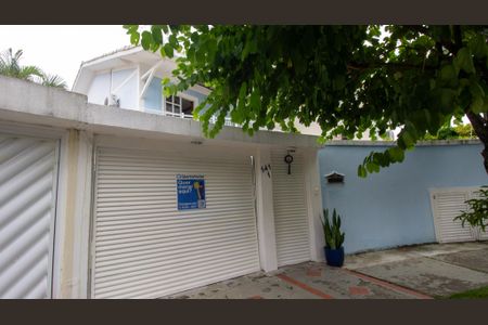 Casa de condomínio à venda com 300m², 4 quartos e 2 vagasFachada da Casa